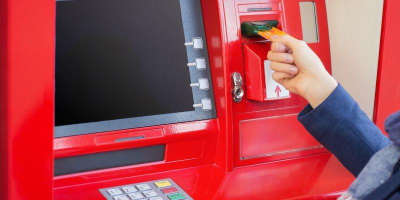 atm-digital-kiosk-in-banking-for-phygital-experience